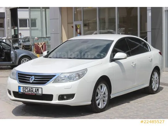 Renault Latitude 1.5 dCi Privilege Image 1